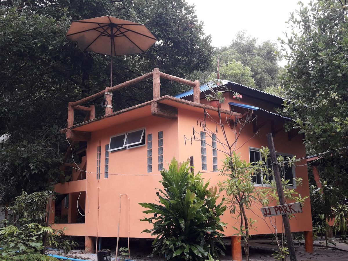 Jj Beach Resort & Jj Seafood Koh Phayam Esterno foto